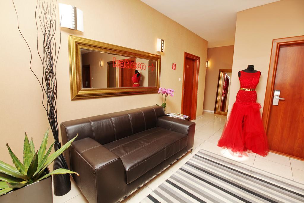 City Hotel Nitra With Free Parking ภายนอก รูปภาพ