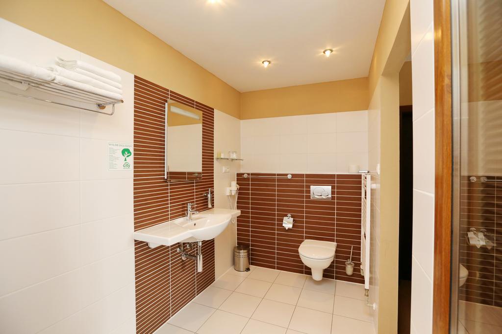 City Hotel Nitra With Free Parking ภายนอก รูปภาพ