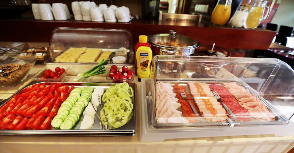 City Hotel Nitra With Free Parking ภายนอก รูปภาพ