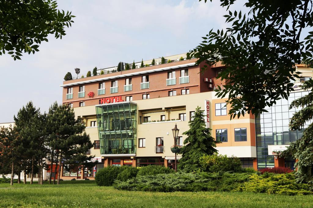 City Hotel Nitra With Free Parking ภายนอก รูปภาพ