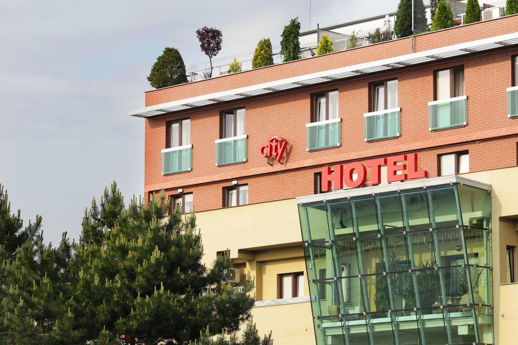 City Hotel Nitra With Free Parking ภายนอก รูปภาพ